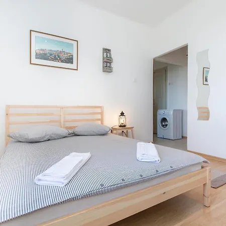 Studio Apartman Vedran Apartment